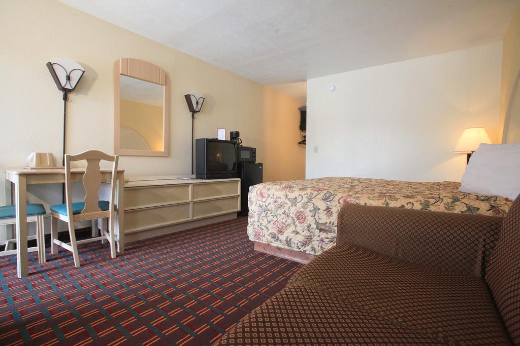 Regency Inn Pigeon Forge Room photo